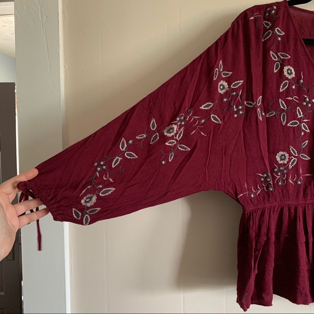 ENTRO Embroidered Top - Picture 5 of 7
